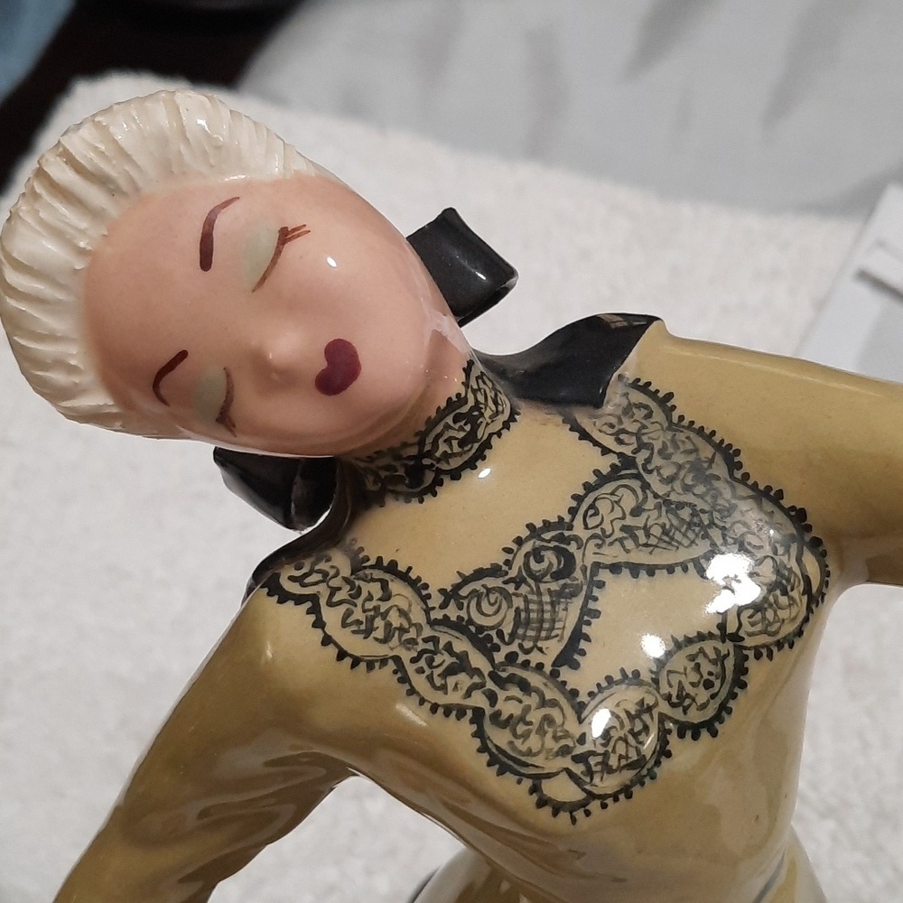 Hedi Schoop Green and Black Ceramic Figurine - Picture 4 of 6